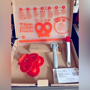 Pampered Chef Ultimate Soft Pretzel-Making Set